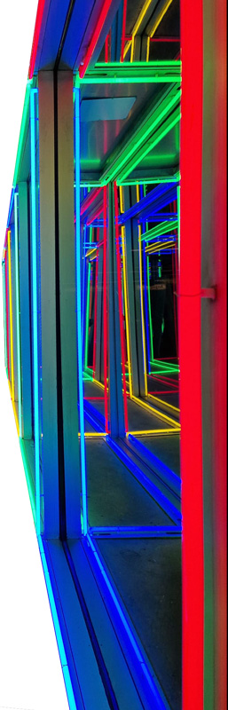 Neon Röhren auf der B-Ebene des Frankfurter Bahnhof